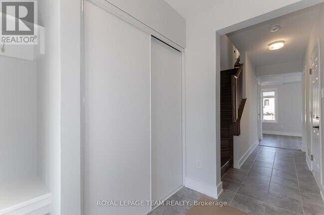 748 Kinstead Private in Ottawa, ON - Building Photo - Building Photo