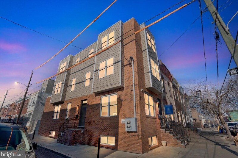 2126 S 4th St in Philadelphia, PA - Building Photo