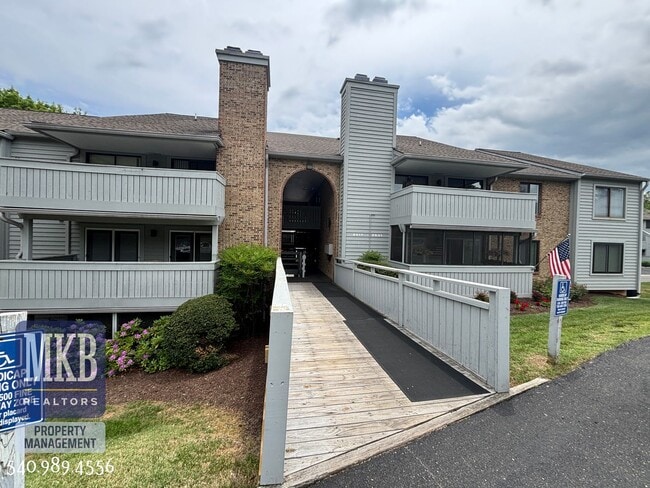 2527 Gatehouse Ln in Salem, VA - Building Photo - Building Photo