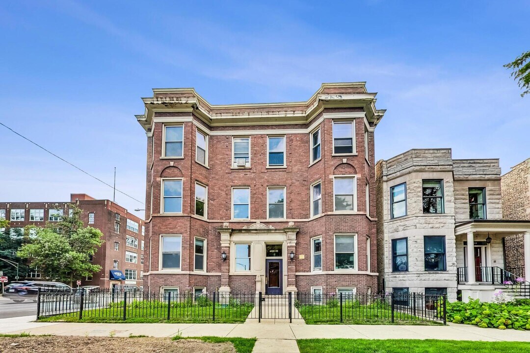 4000 N Hermitage Ave in Chicago, IL - Building Photo