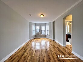 550 W Arlington Pl in Chicago, IL - Building Photo