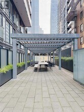 28 Wellesley St E in Toronto, ON - Building Photo - Building Photo