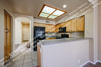 10060 E Capri Ave in Mesa, AZ - Building Photo - Building Photo