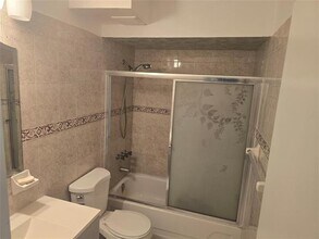 2800 Somerset Dr in Lauderdale Lakes, FL - Building Photo - Building Photo