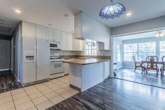 501 Bell Dr in Euless, TX - Building Photo - Building Photo