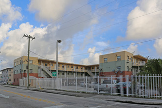 365 NW 8th St in Miami, FL - Building Photo - Building Photo