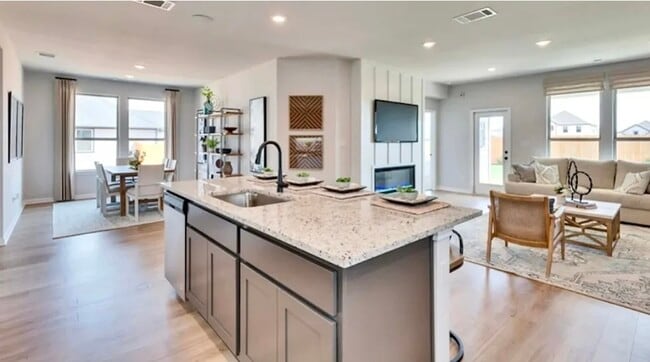 221 Line of Fire Way in Jarrell, TX - Foto de edificio - Building Photo