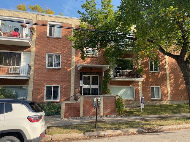 2320 13th Ave in Regina, SK - Building Photo