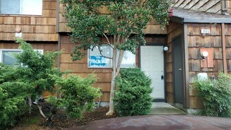 1460 Parkway Dr in Rohnert Park, CA - Building Photo