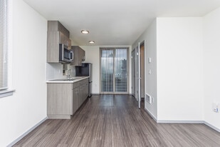 Montisi Apartments in Seattle, WA - Building Photo