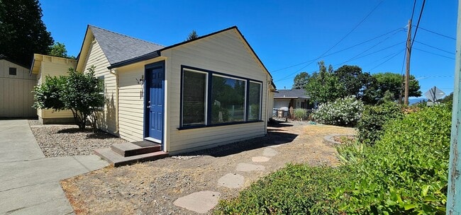 property at 909 SW Bridge St