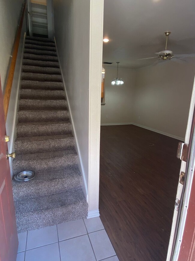 2208 N Carroll Blvd in Denton, TX - Building Photo - Building Photo