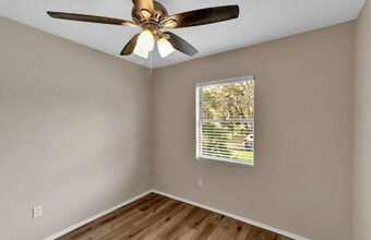 2009 E Humphrey St in Tampa, FL - Building Photo - Building Photo