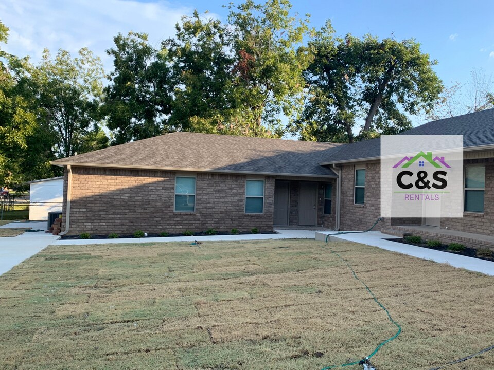 601 N 6 1/2 St in Paragould, AR - Building Photo