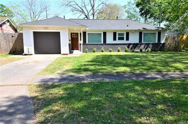 property at 1906 Coulcrest Dr