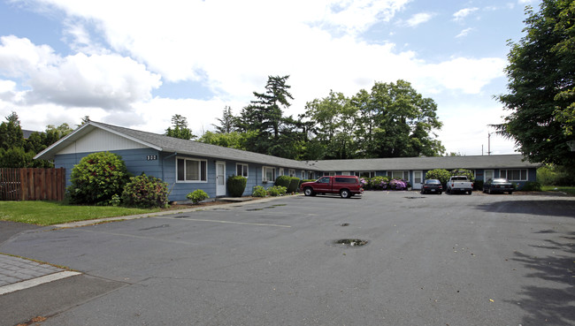 300 Lincoln St in Fairview, OR - Foto de edificio - Building Photo