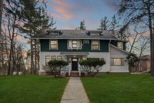 216 Dearborn Pl, Unit 2 in Ithaca, NY - Building Photo