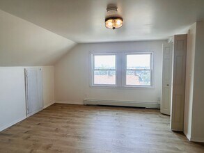57 Lawrence St, Unit 3 in Everett, MA - Building Photo - Building Photo