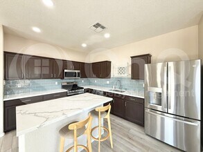 681 E Woodsman Pl in Chandler, AZ - Building Photo - Building Photo