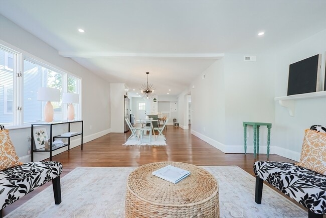 111 Sharon St, Unit 1 in Medford, MA - Building Photo - Building Photo