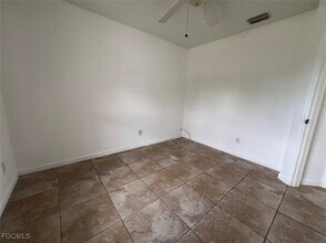 6020 Ruth Ave N in Lehigh Acres, FL - Foto de edificio - Building Photo