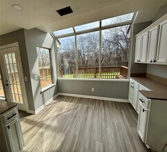 2905 Six Gun Trail in Austin, TX - Foto de edificio - Building Photo