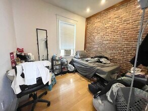 22 S Huntington Ave, Unit 3 in Boston, MA - Foto de edificio - Building Photo