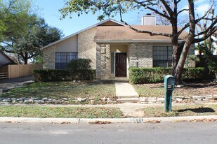 5711 Larkdale Dr in San Antonio, TX - Building Photo
