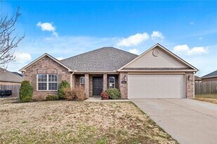 630 Saddlehorn Dr in Centerton, AR - Building Photo