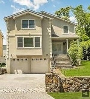 696 Ridgeway in White Plains, NY - Building Photo