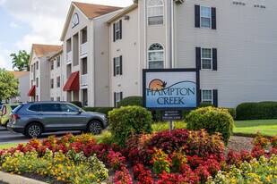 Hampton Creek Apartments in Norfolk, VA - Building Photo