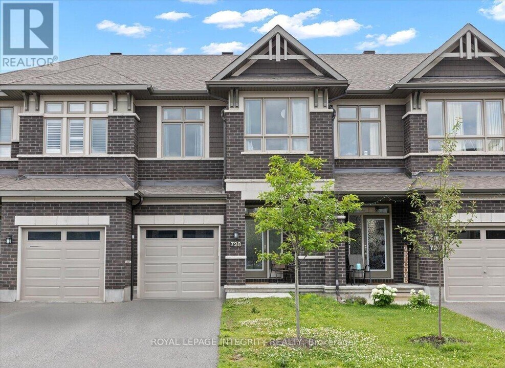 728 Capricorn Cir in Ottawa, ON - Building Photo