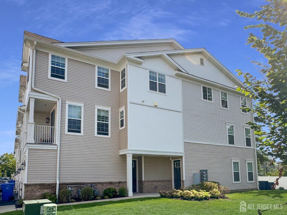 218 Park Ln in Dunellen, NJ - Building Photo