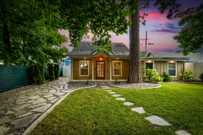 property at 1016 E Lakeside Ave