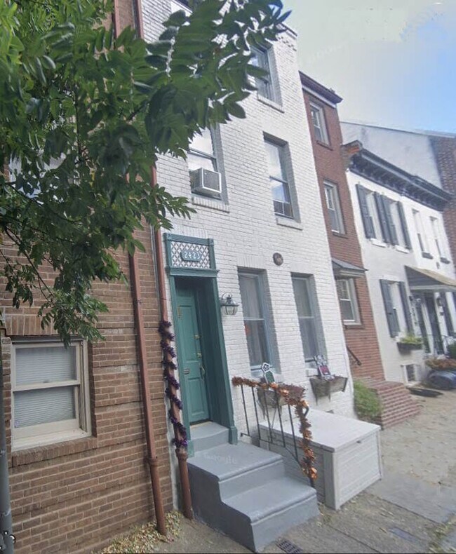 property at 2423 Manning St