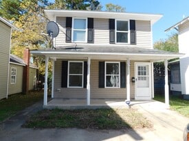 305 S Dyer St in Elizabeth City, NC - Building Photo