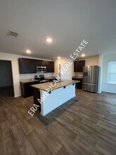 818 Moorhen Way in Crestview, FL - Building Photo - Building Photo