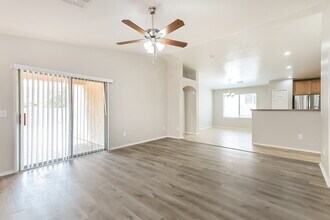 581 W Calle Cajeta in Sahuarita, AZ - Foto de edificio - Building Photo