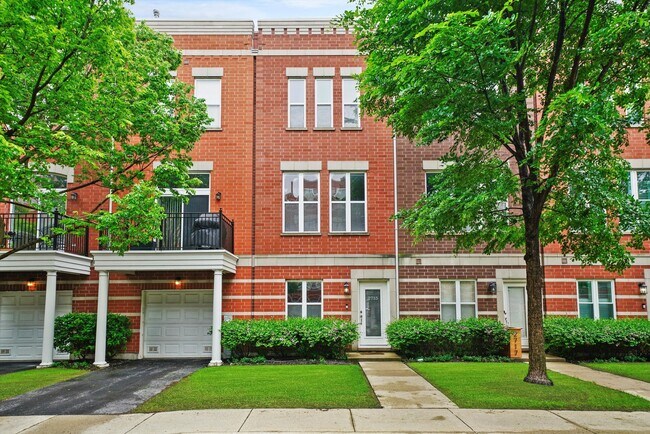 property at 2715 W Dakin St