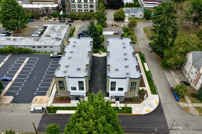 Thirteen+Cherry Townhomes