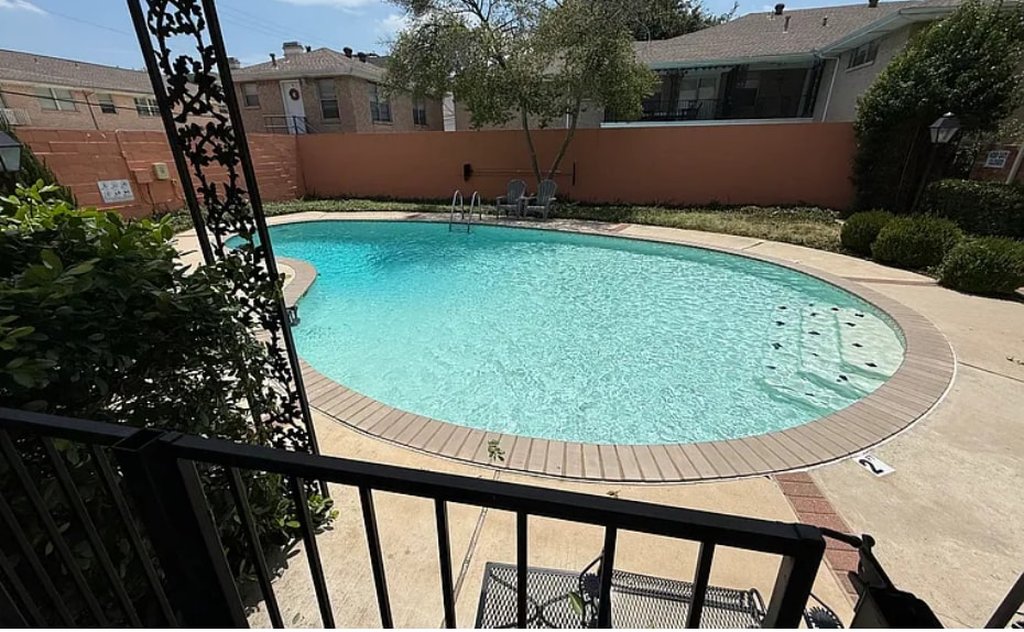 8618 Baltimore Dr, Unit 102 in Dallas, TX - Foto de edificio