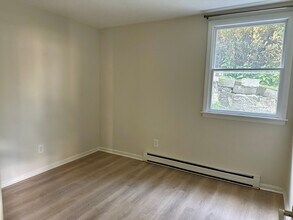 74 Locust Ave in New Canaan, CT - Building Photo - Building Photo