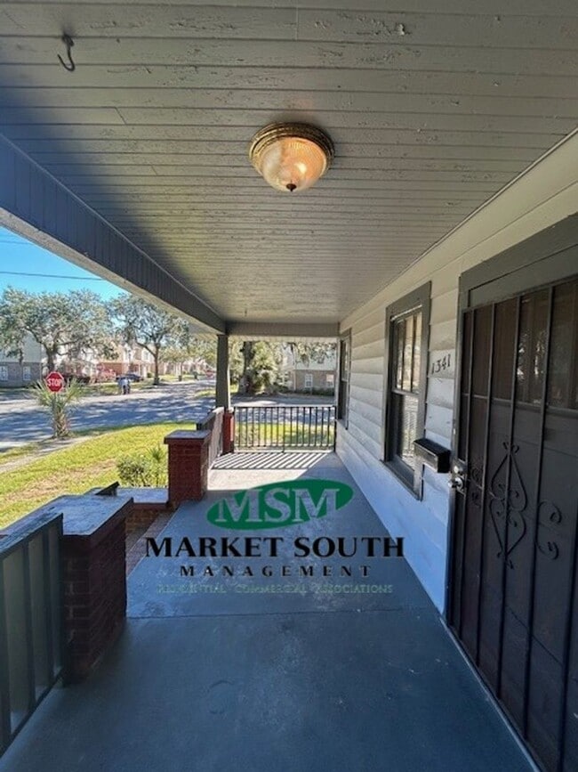1341 E Waldburg St in Savannah, GA - Building Photo - Building Photo