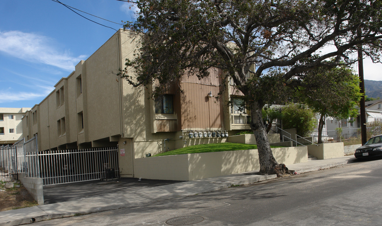 7047 Greeley St in Tujunga, CA - Building Photo