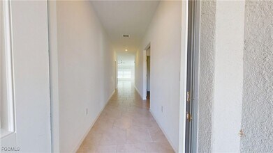 3530 NE 21st Ave in Cape Coral, FL - Foto de edificio - Building Photo