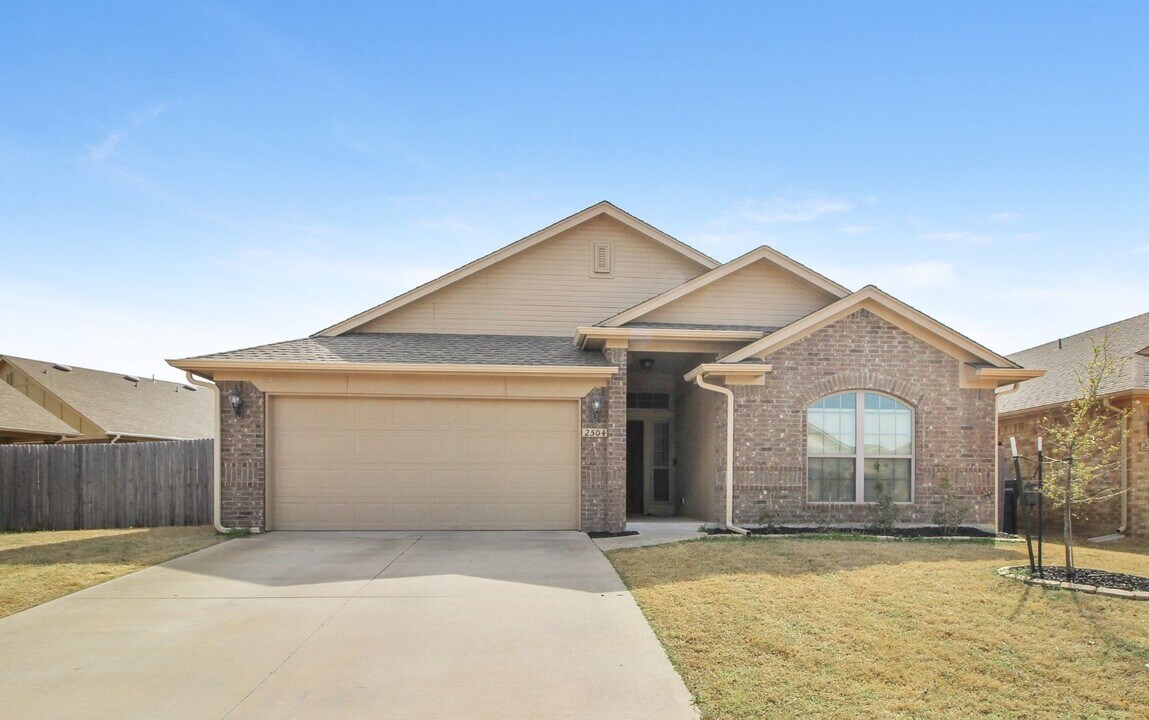 2504 NW 186th St in Edmond, OK - Building Photo