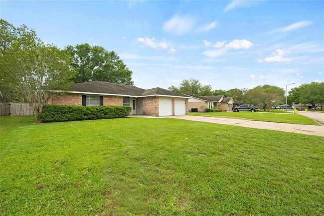 2530 Parkway Ave in Rosenberg, TX - Building Photo - Building Photo