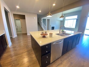 71 Sonas Dr in Hayward, CA - Building Photo - Building Photo