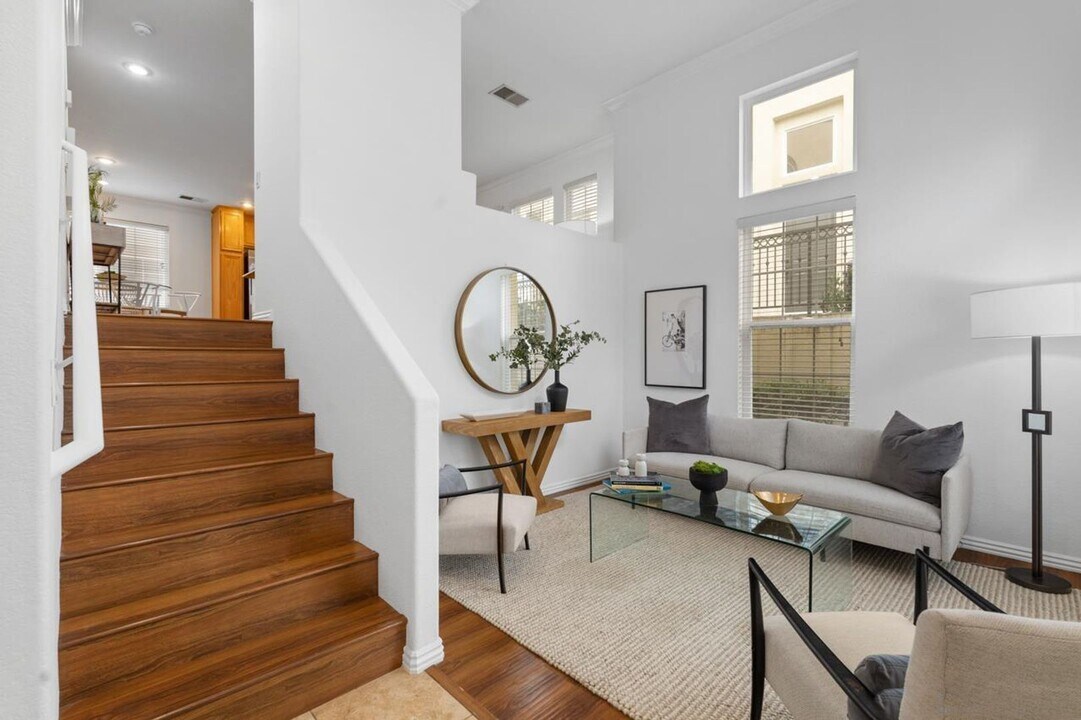3816 Mykonos Ln in San Diego, CA - Building Photo