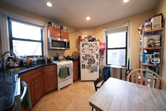 826 Huntington Ave, Unit 3 in Boston, MA - Foto de edificio - Building Photo